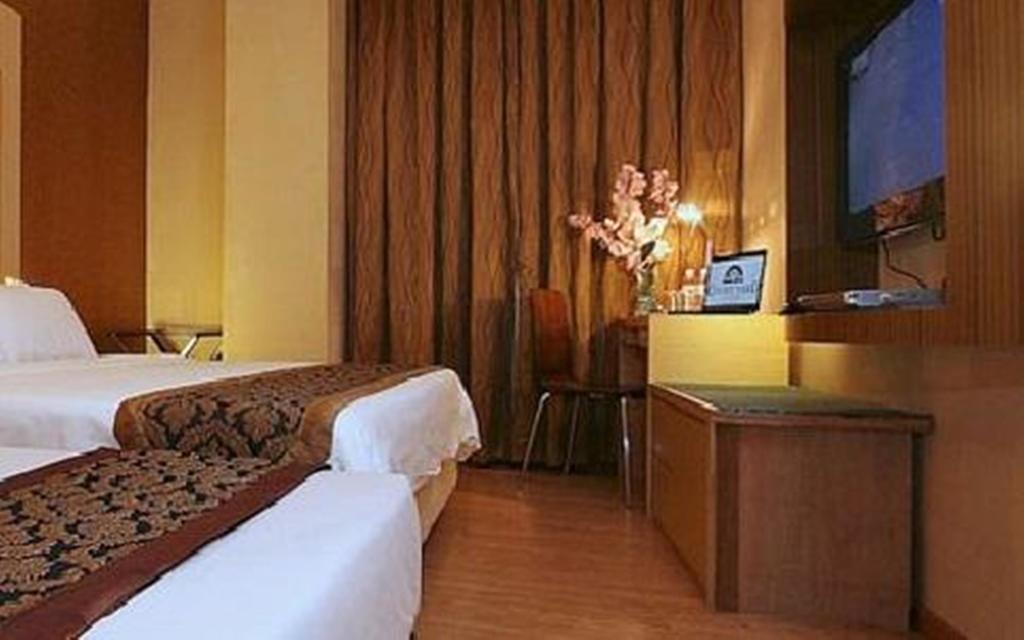 Courtyard Hotel 1Borneo Кота-Кинабалу Экстерьер фото