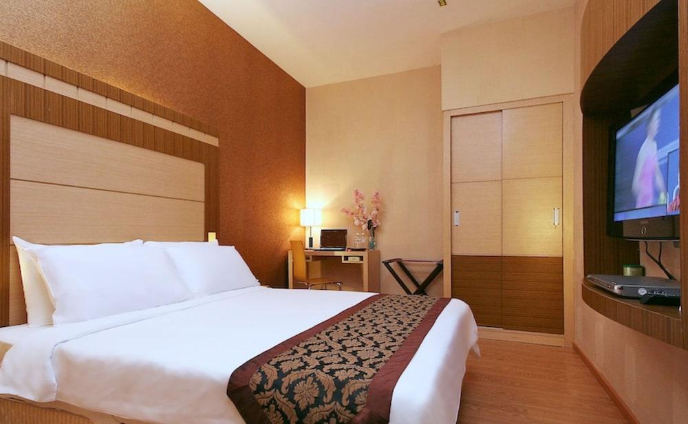 Courtyard Hotel 1Borneo Кота-Кинабалу Экстерьер фото