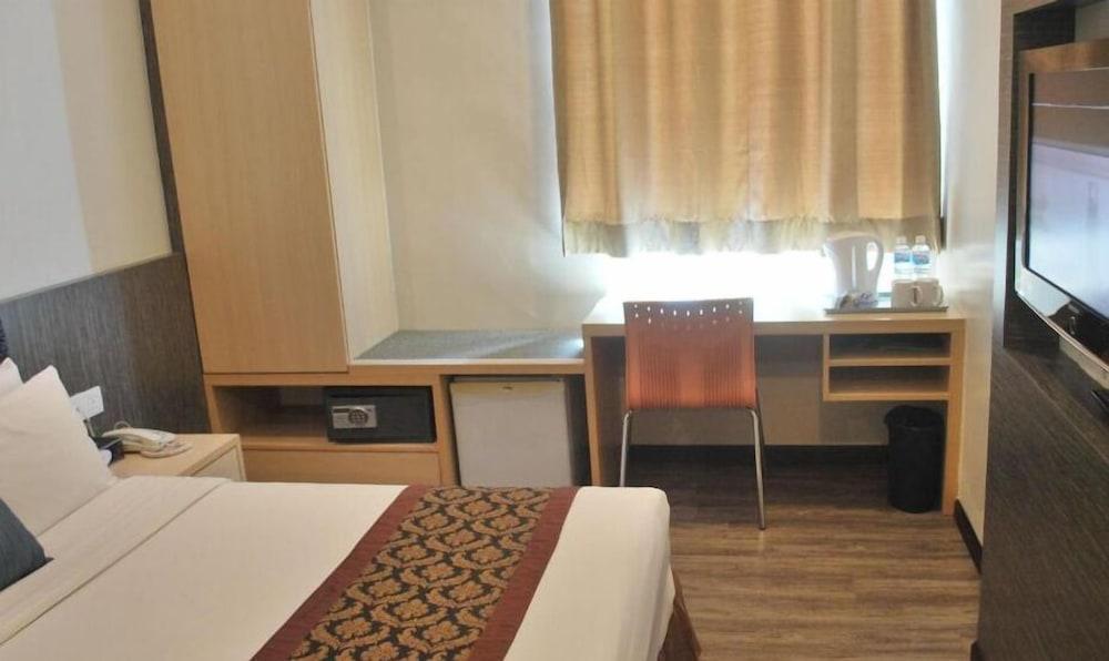 Courtyard Hotel 1Borneo Кота-Кинабалу Экстерьер фото