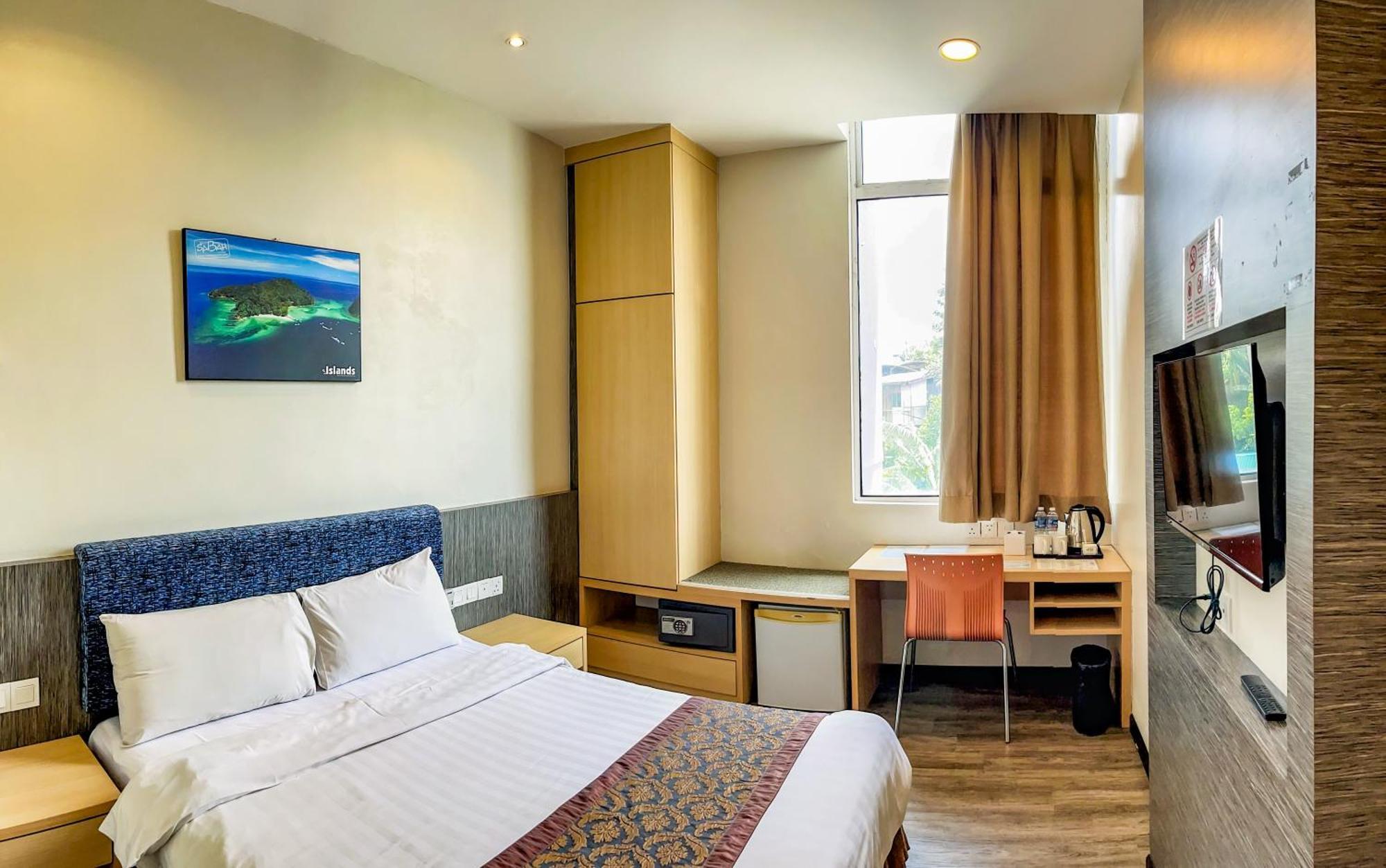 Courtyard Hotel 1Borneo Кота-Кинабалу Экстерьер фото