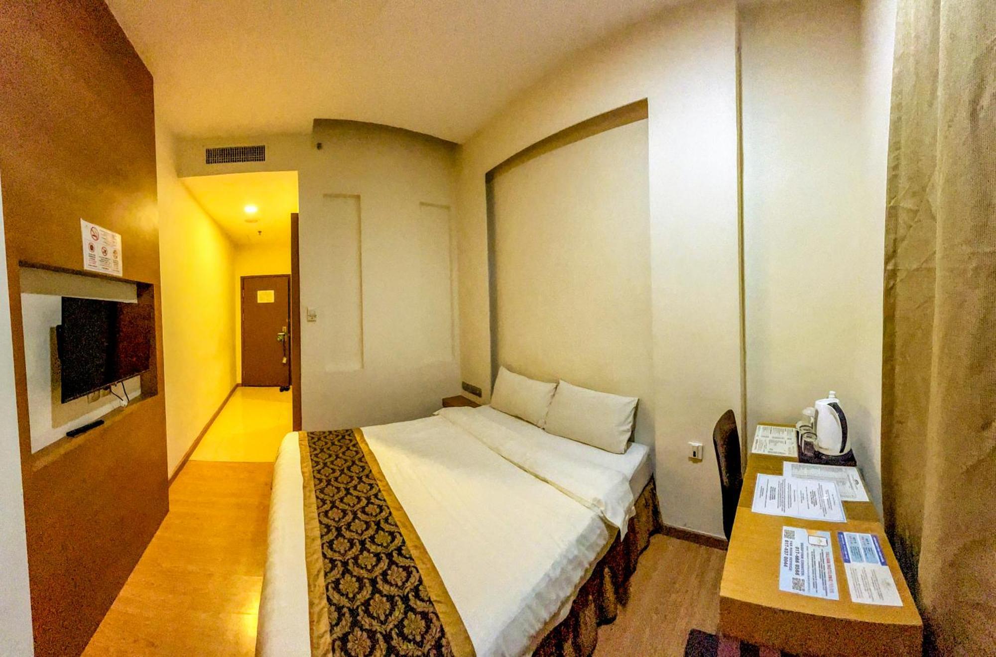 Courtyard Hotel 1Borneo Кота-Кинабалу Экстерьер фото