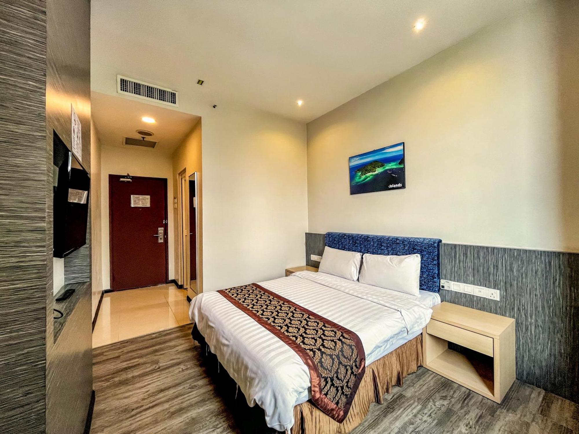 Courtyard Hotel 1Borneo Кота-Кинабалу Экстерьер фото