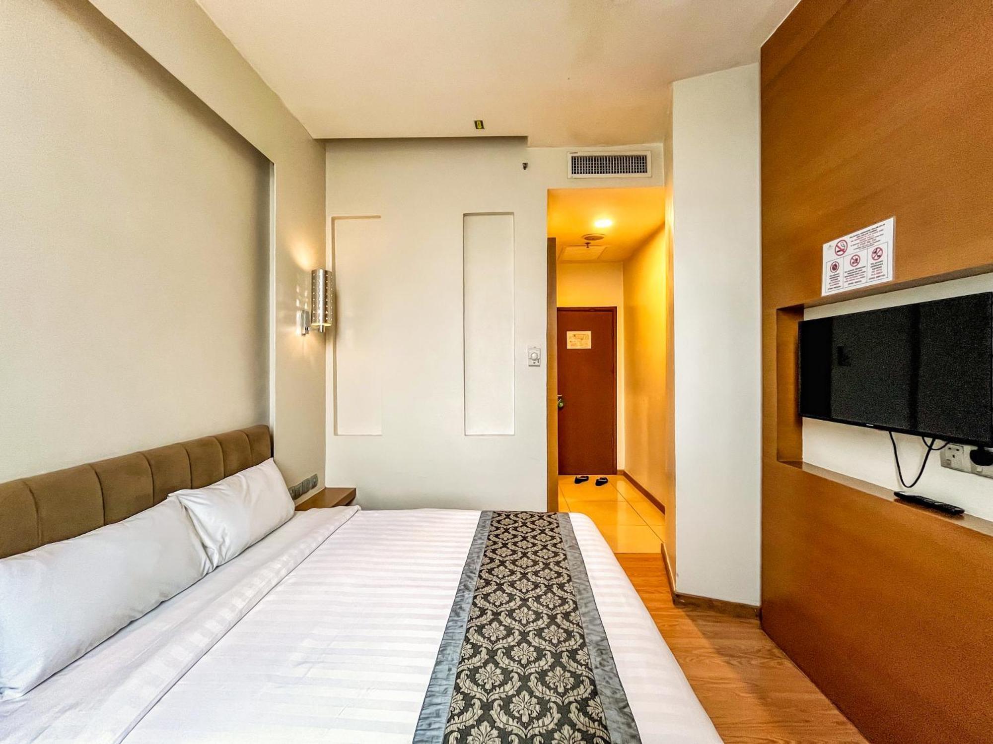 Courtyard Hotel 1Borneo Кота-Кинабалу Экстерьер фото