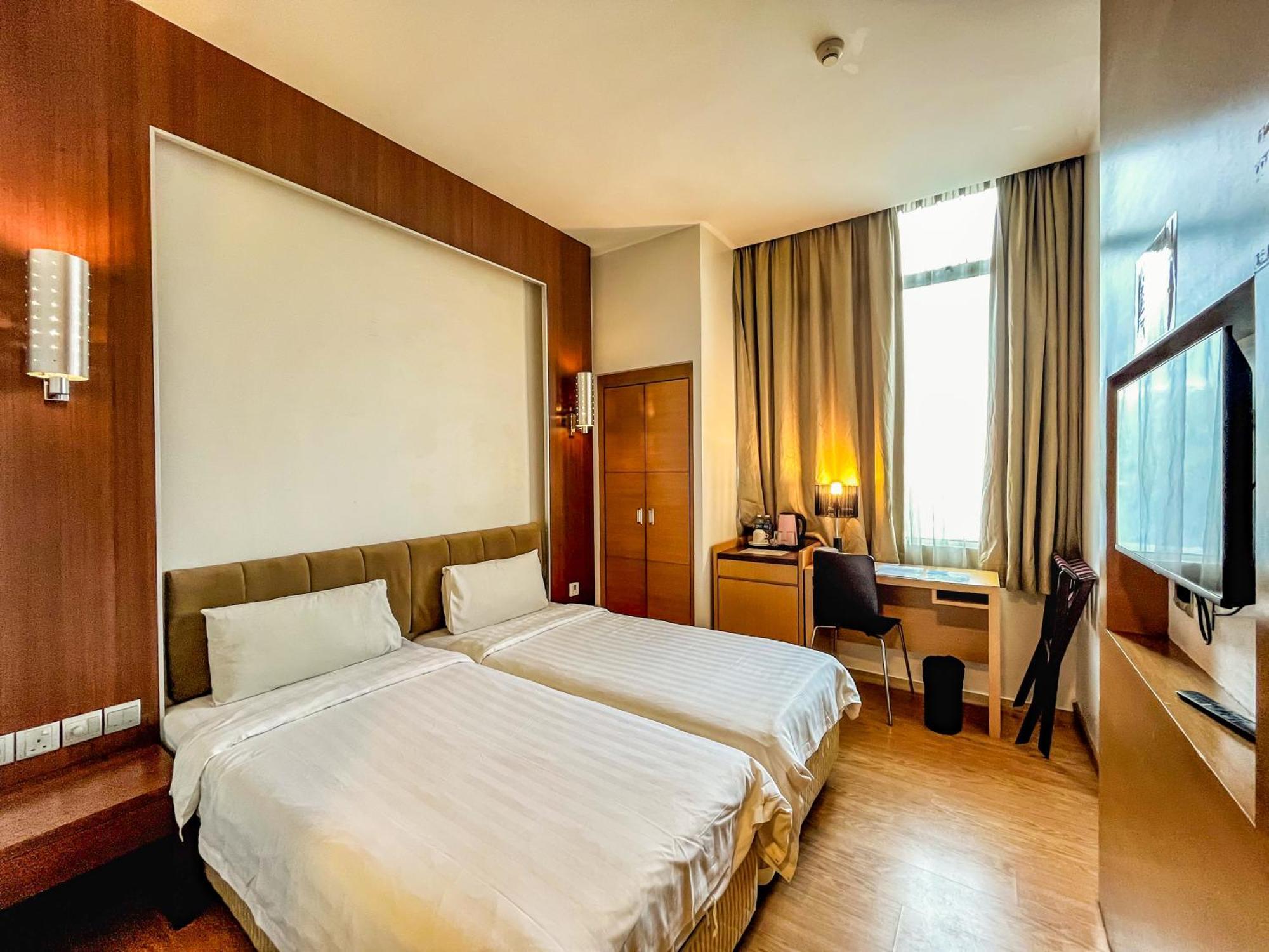 Courtyard Hotel 1Borneo Кота-Кинабалу Экстерьер фото