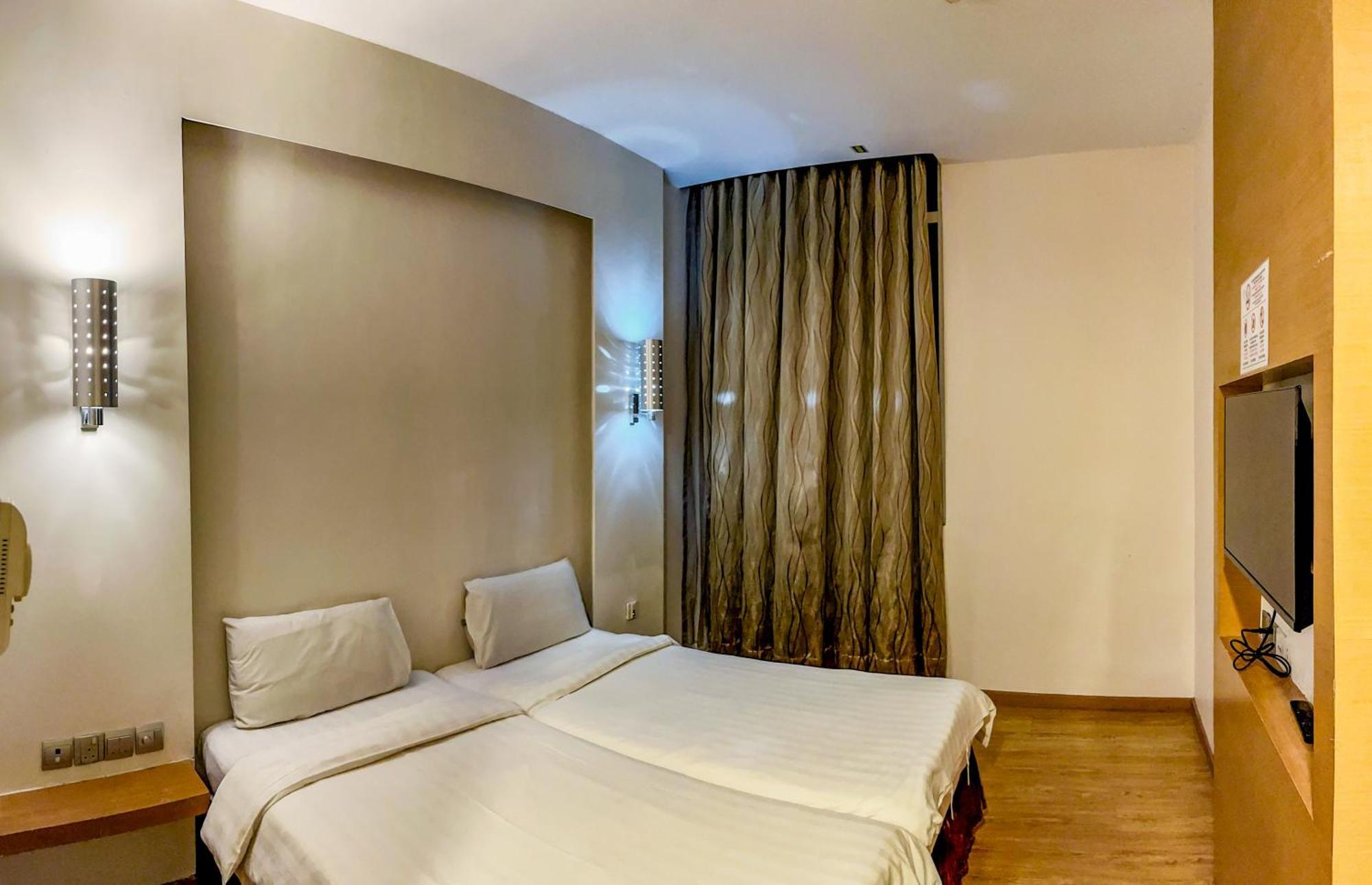 Courtyard Hotel 1Borneo Кота-Кинабалу Экстерьер фото